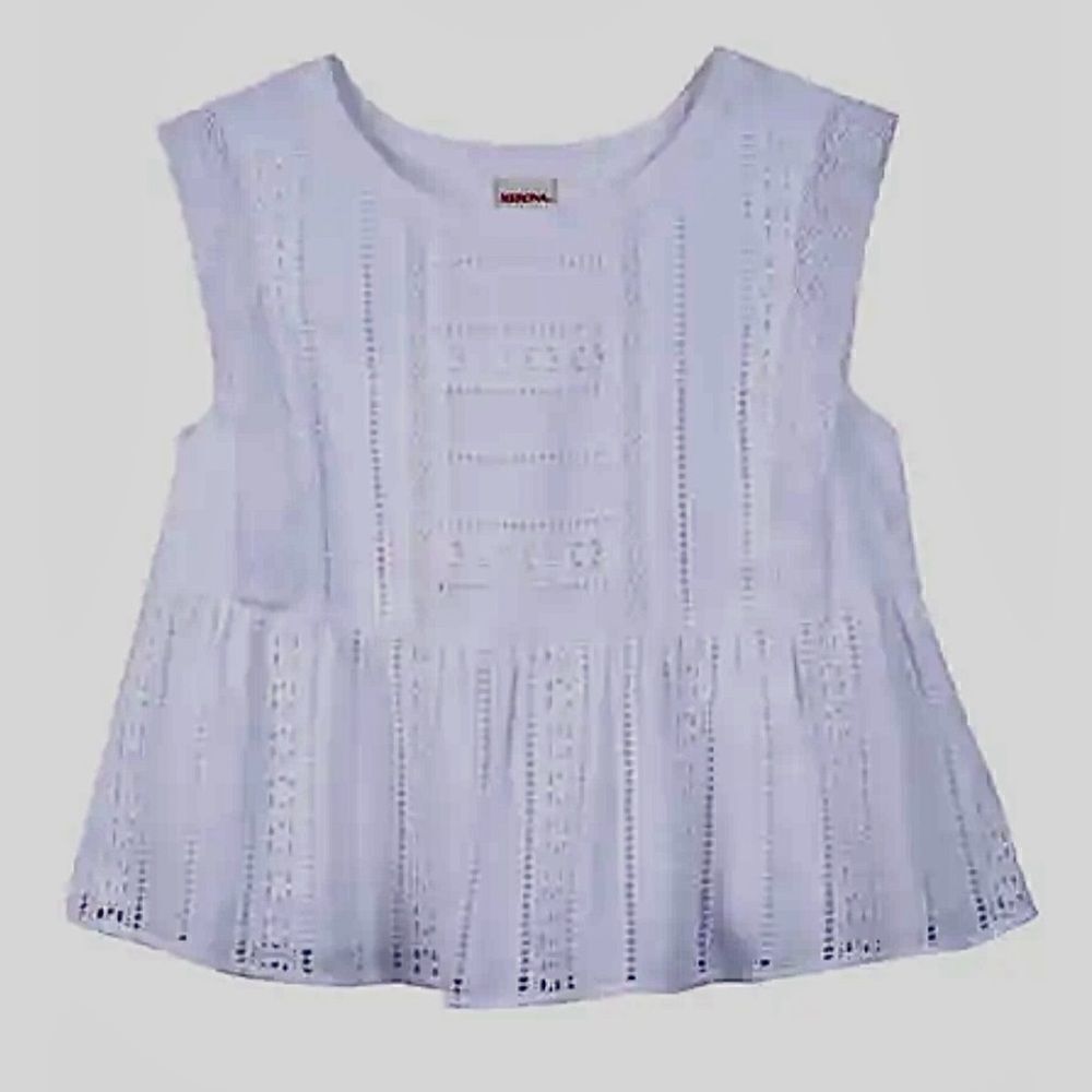 MERONA White Flowy Tank Top with Lace Details. Size Small.